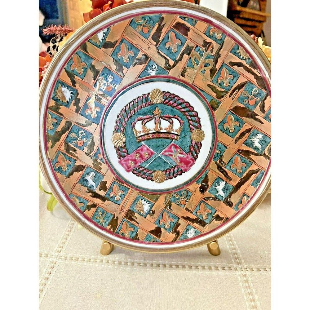 Vintage 1970s Toyo Jena Hall Armorial Decorative Plate Crown & Fleur-de-Lis